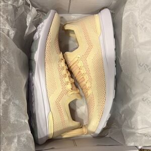 APL Techloom Breeze Sneakers NWT